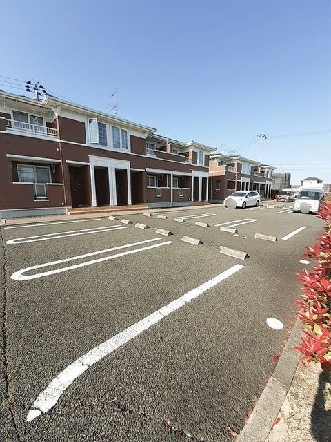 【大崎市古川穂波のアパートの駐車場】