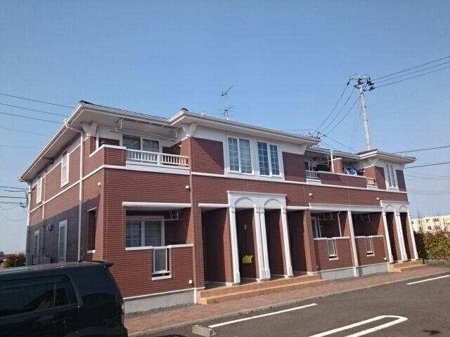 大崎市古川穂波のアパートの建物外観