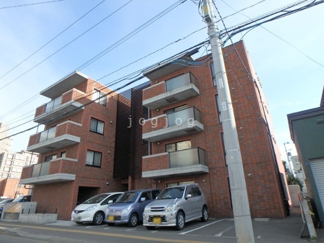 【札幌市北区北三十八条西のマンションの建物外観】