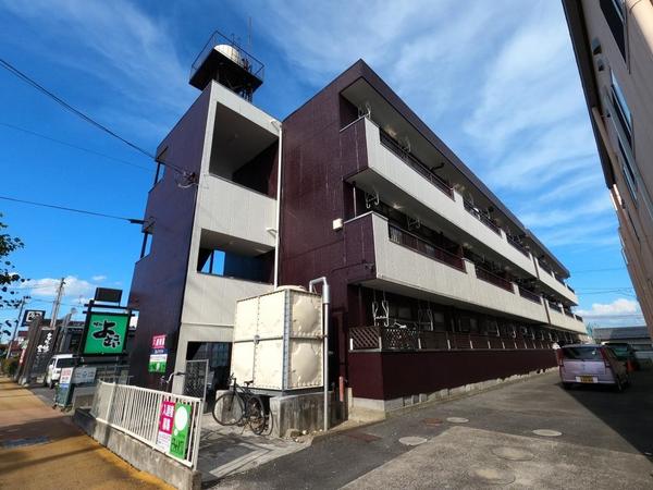 郡山市安積町のマンションの建物外観