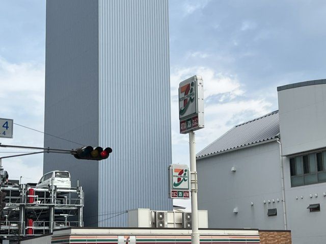 【セイワパレス深江橋駅前のコンビニ】