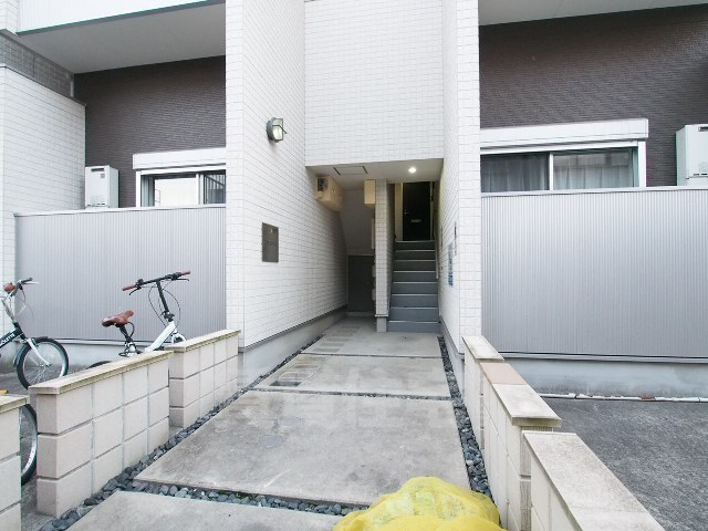 【名古屋市熱田区河田町のアパートの建物外観】