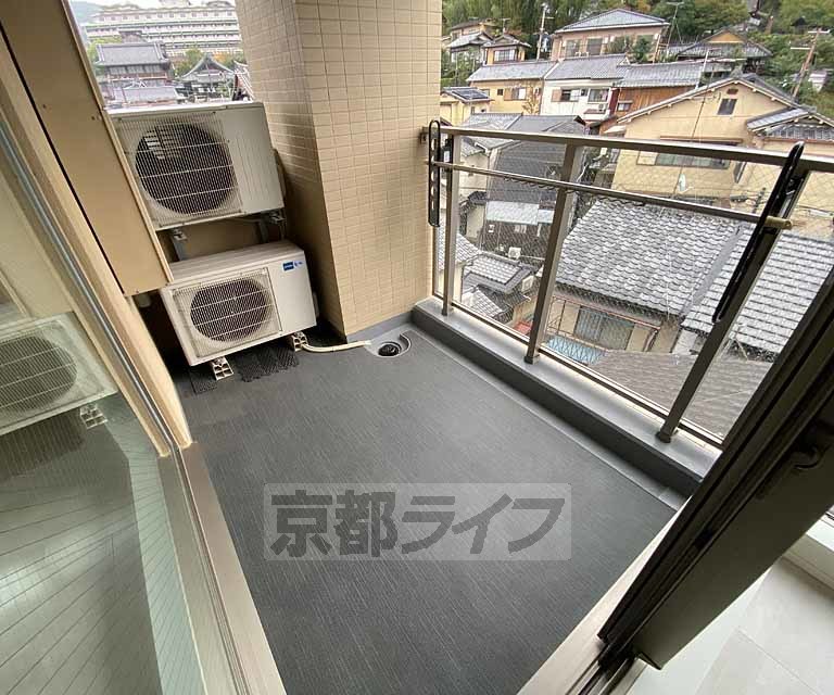 【京都市東山区中之町のマンションのバルコニー】