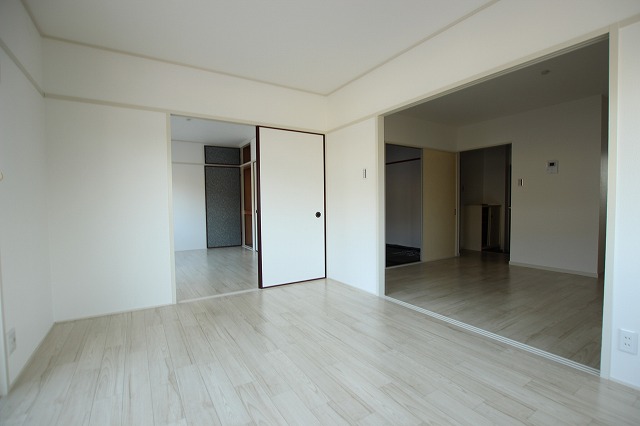 居室・リビング　写真は別号室のものです。