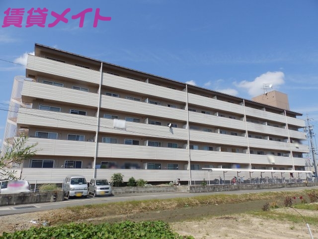 鈴鹿市池田町のマンションの建物外観