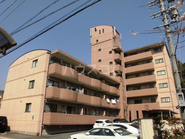 ノイシュロス御室南の建物外観