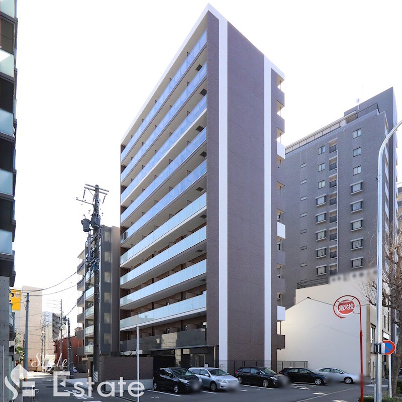 名古屋市東区泉のマンションの建物外観