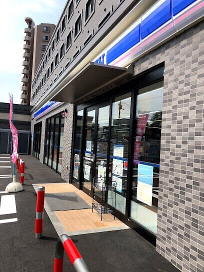 【札幌市豊平区月寒西一条のアパートのコンビニ】