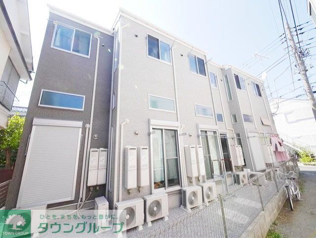 【川崎市幸区紺屋町のアパートの建物外観】