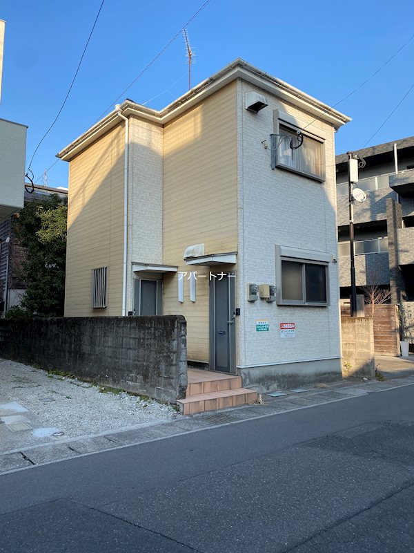 鹿児島市荒田のアパートの建物外観