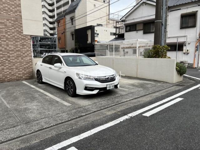 【アーバンスクエア麻里布の駐車場】