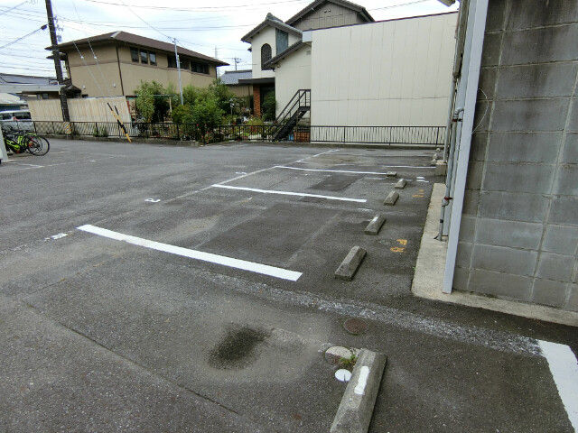 【額田郡幸田町大字横落のアパートの駐車場】