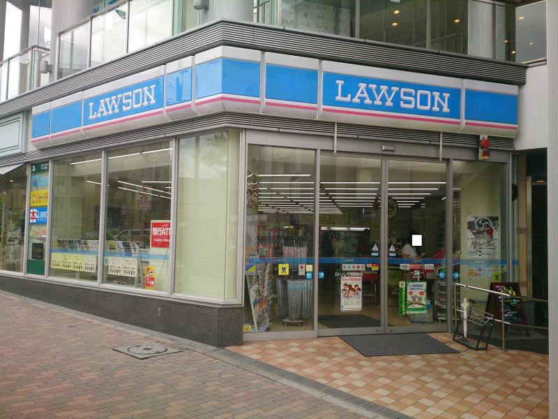コンビニ　ローソン平尾駅前店（コンビニ）まで221m