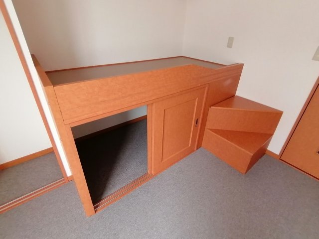 その他部屋・スペース　開放的な寝室です