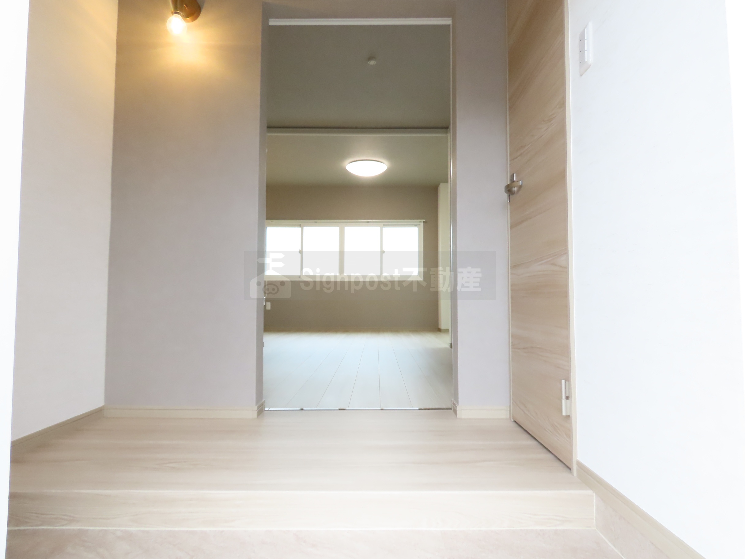 玄関　幅広めのオシャレな玄関