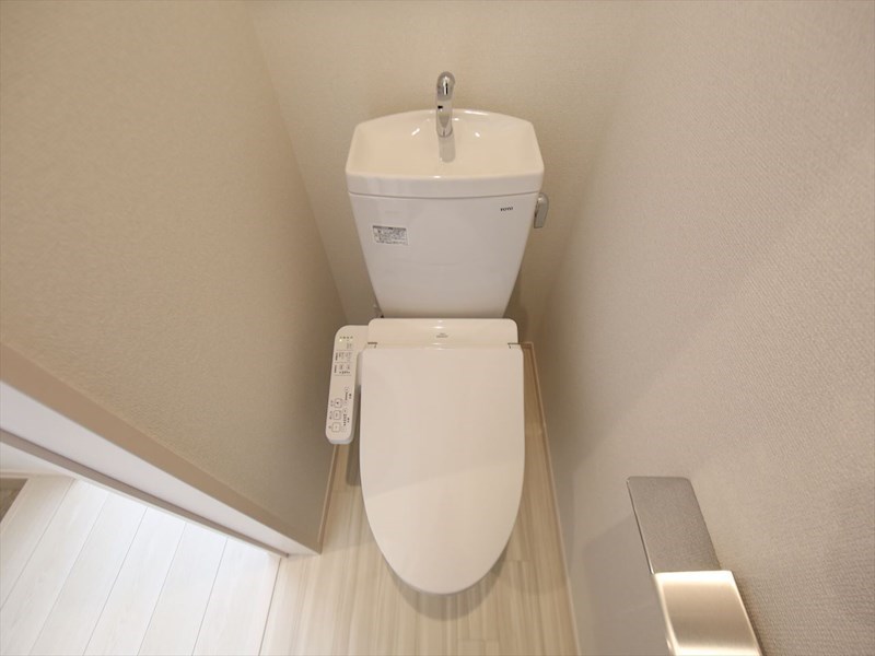 トイレ　温水洗浄暖房便座付トイレ