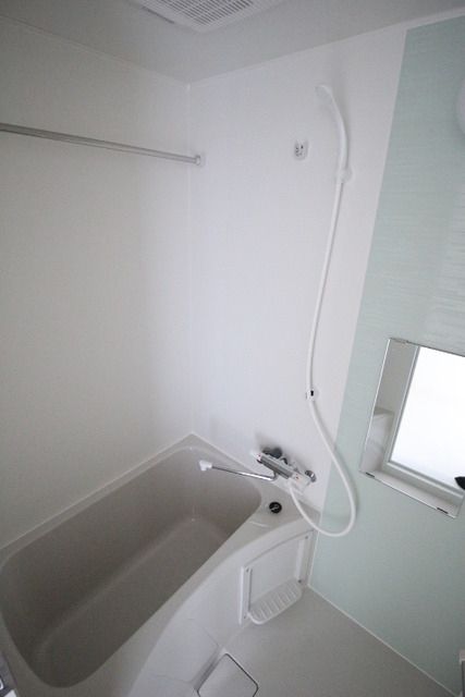 バス・シャワールーム　浴室乾燥機付きのバスルーム