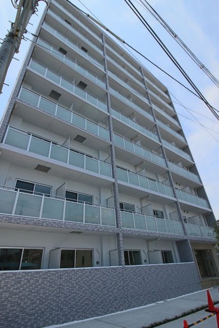 建物外観　ずっしりとしたマンション