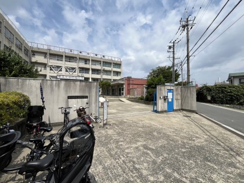 小学校　東大阪市立玉串小学校（小学校）まで284m