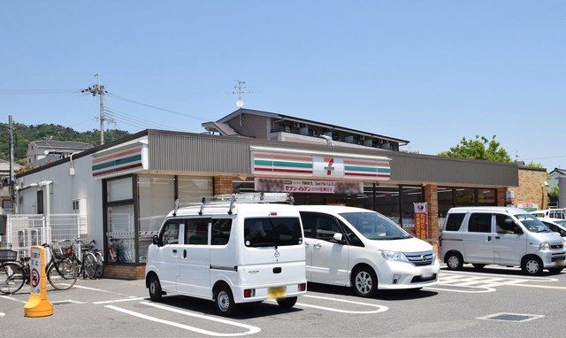 コンビニ　セブンイレブン箕面坊島5丁目店（コンビニ）まで120m