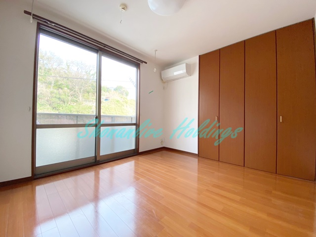 居室・リビング　収納付き洋室♪