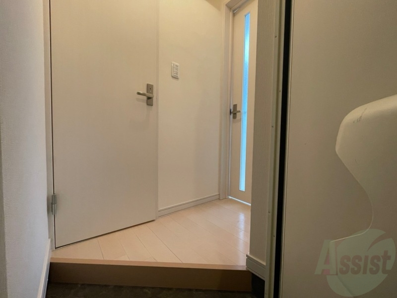 玄関　玄関の様子です。明るい印象ですね。気分もあがりそう。