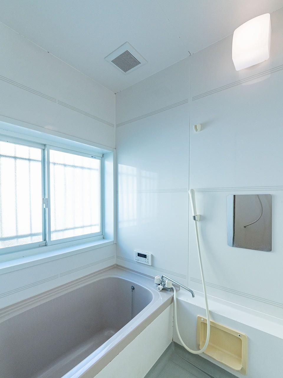 バス・シャワールーム　広くて明るいバスルーム