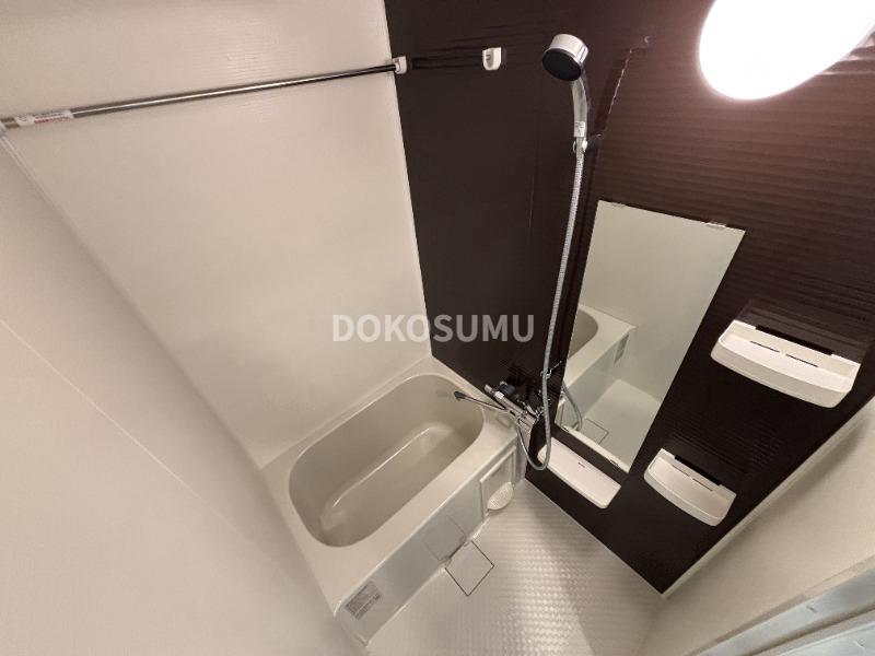 バス・シャワールーム　一日の疲れをやさしく癒やす、清潔感あふれるリラックスバス。