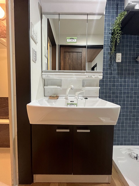 洗面設備　家具家電はイメージです。