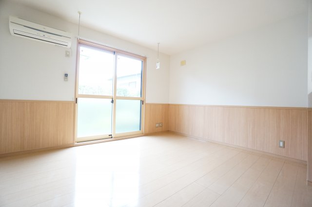 居室・リビング　※同物件、反転タイプの写真です。