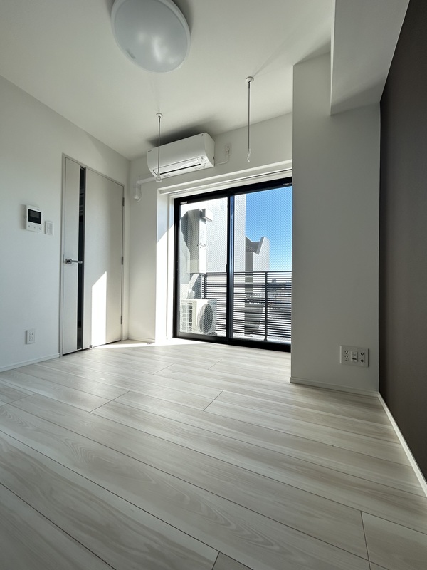 居室・リビング　こちらのリビングで趣味の時間をお楽しみください♪使いやすい形