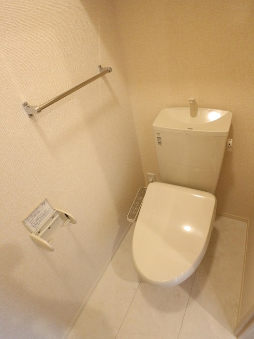 トイレ　トイレには快適な温水洗浄便座付