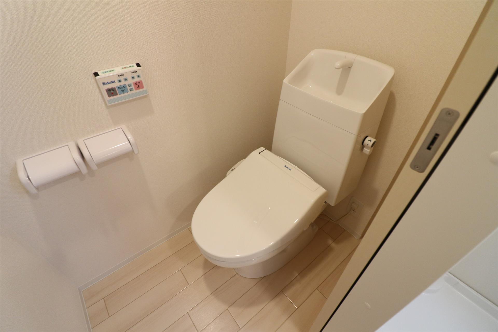 トイレ　洗浄暖房便座