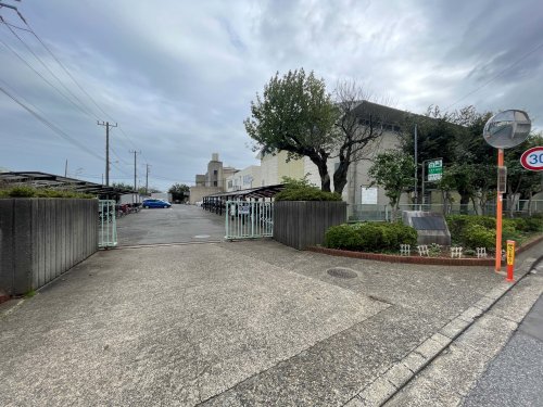 中学校　柏市立高柳中学校（中学校）まで551m