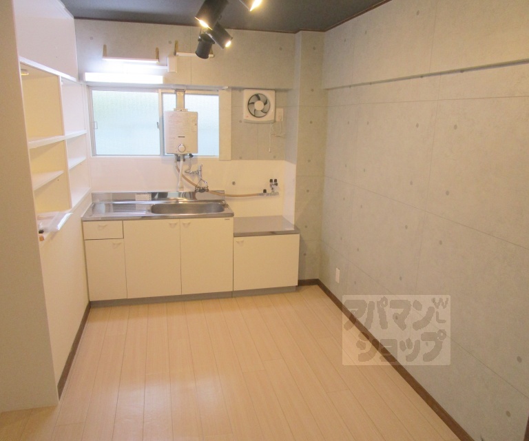 居室・リビング　１０７号室の写真です。