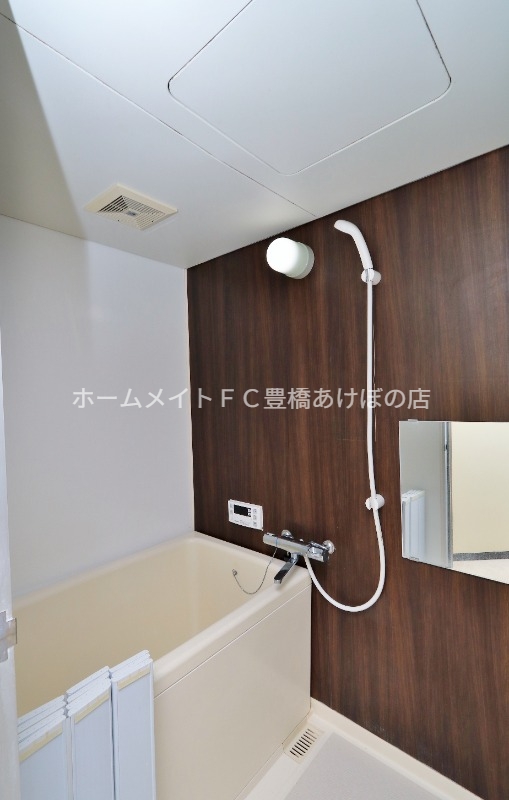 バス・シャワールーム　同型別部屋写真（反転）