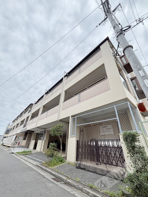 エントランス　落ち着いたエントランス。マンションを演出します。