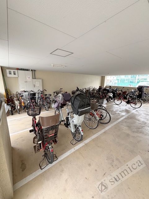 その他共有部分　屋根付き駐輪場が嬉しいです♪♪