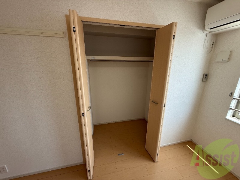 収納　お洋服を収納でき、収納スペースもありお荷物も置けます