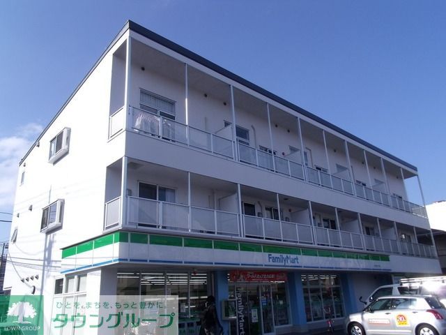 コンビニ　ファミリーマート（コンビニ）まで10m