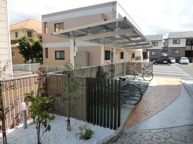 その他共有部分　屋根付き駐輪場。