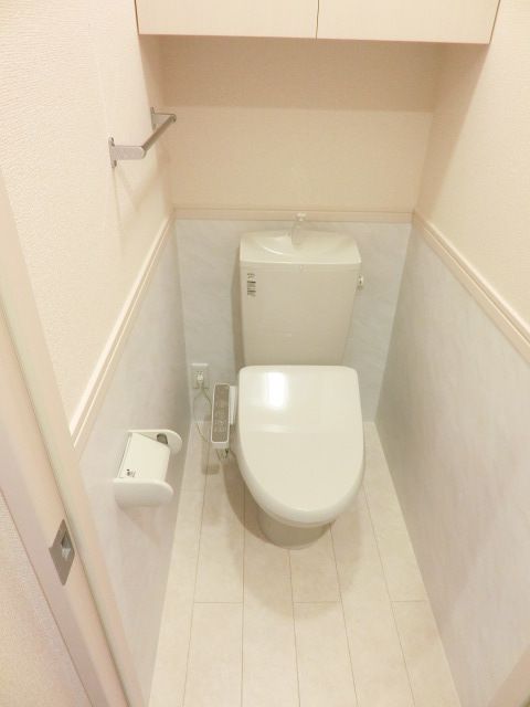 トイレ　ウォシュレット付きです。
