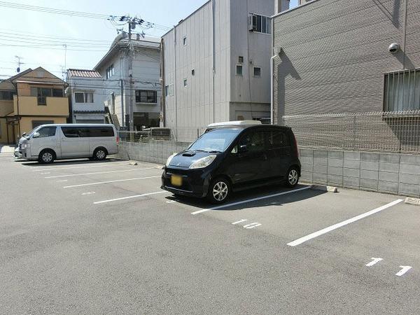 駐車場　敷地内駐車場！