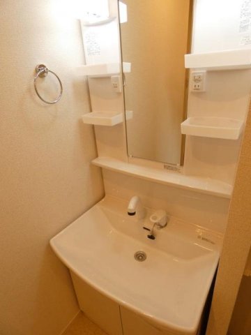洗面設備　コンパクトで使いやすい洗面所
