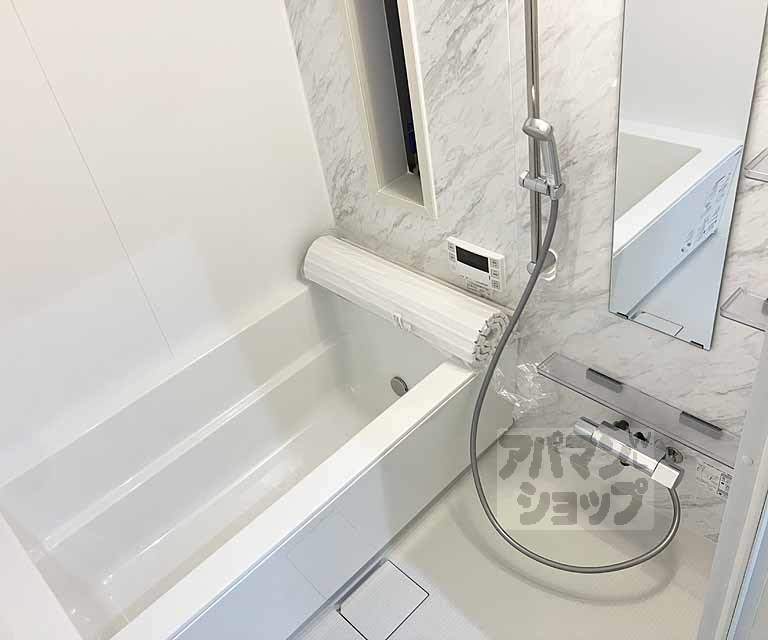 バス・シャワールーム　２０１号室の写真です。