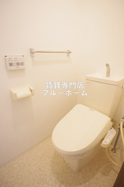 トイレ　温水洗浄便座付！
