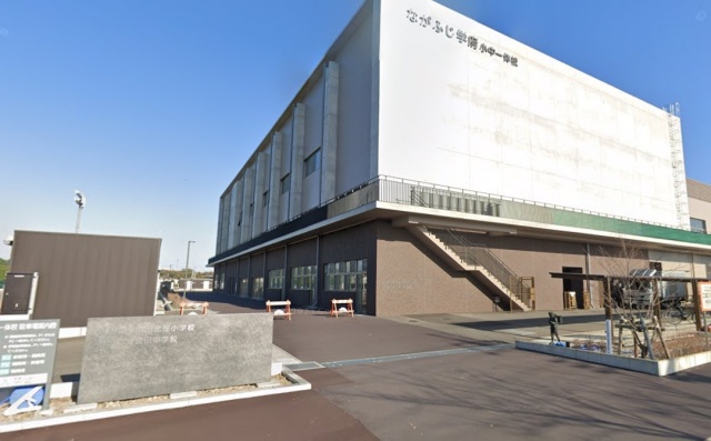 中学校　磐田市立豊田中学校（中学校）まで1800m