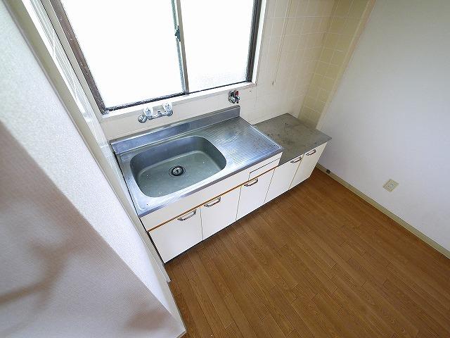 キッチン　コンパクトなキッチンで掃除もラクラク