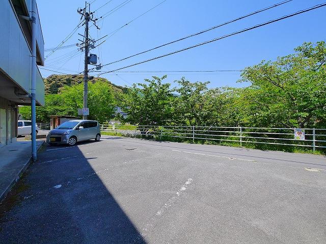 駐車場　駐車場完備です