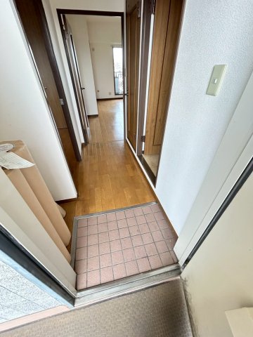 玄関　同物件、別号室の参考写真です。